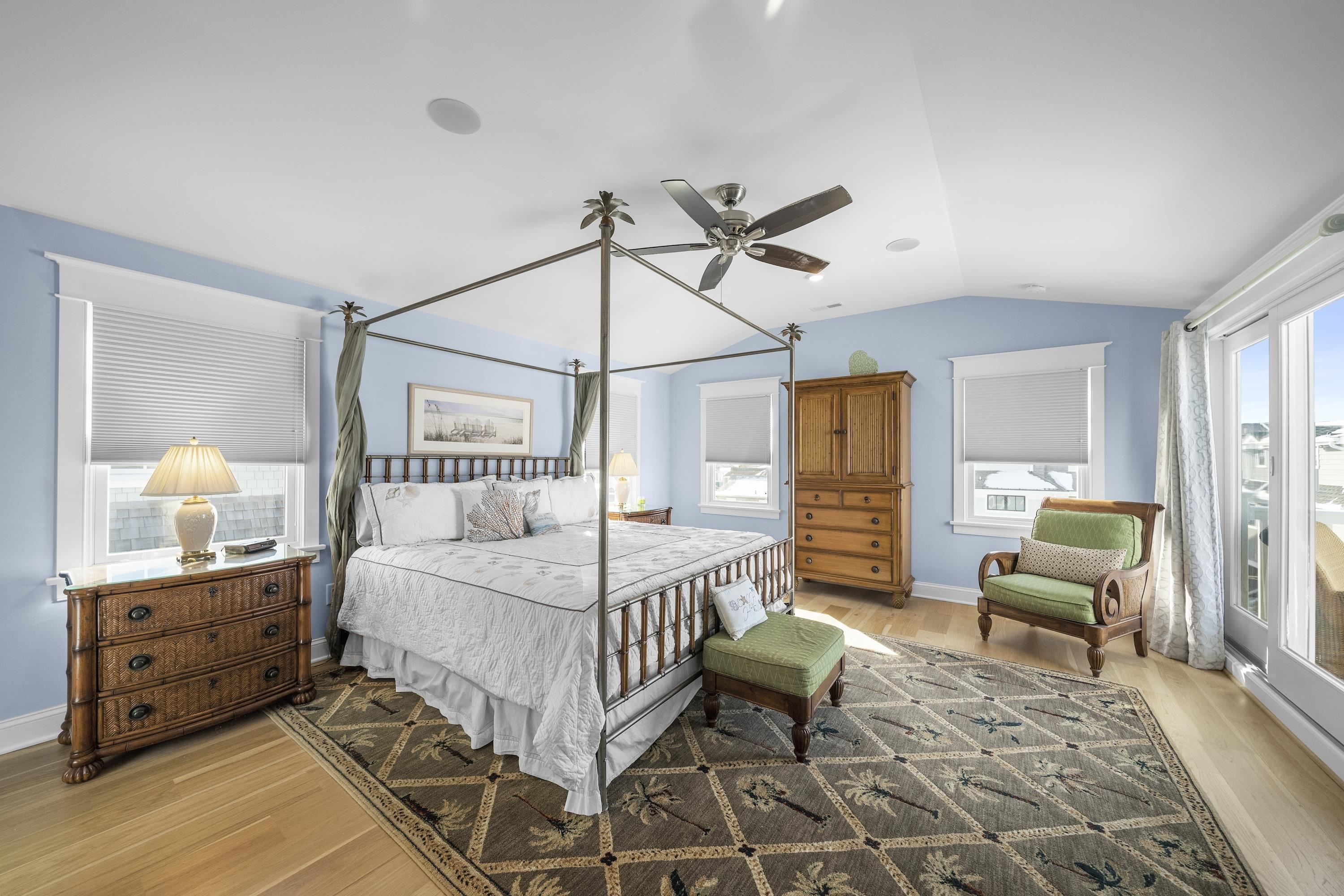 280 36th Avalon, NJ 08202 - Photo 27 of 46 a bedroom with a bed a table and chair