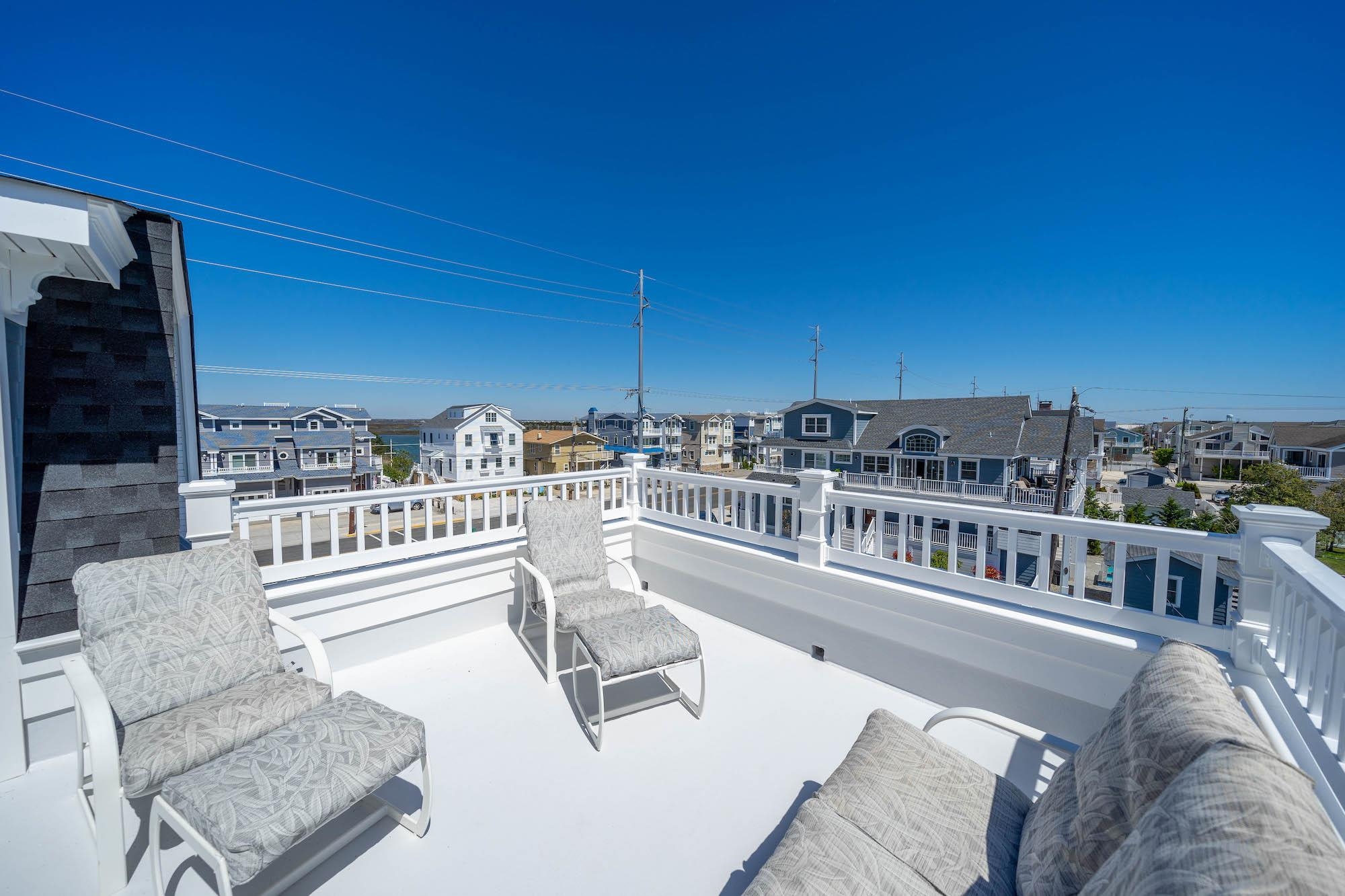 280 36th Avalon, NJ 08202 - Photo 37 of 46 a living room with furniture