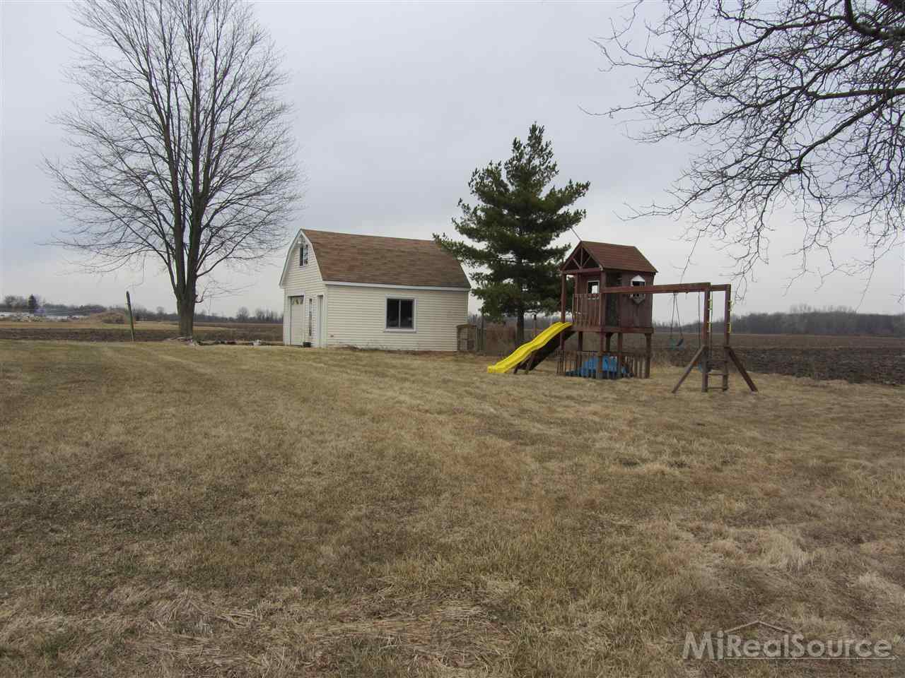 18926 Pratt Road Armada, MI 48005 - Photo 6 of 27 31187453-5.JPG