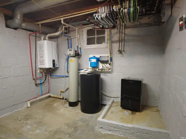 $374,500 | 5220 East Wenz Drive, Monticello, IN 47960