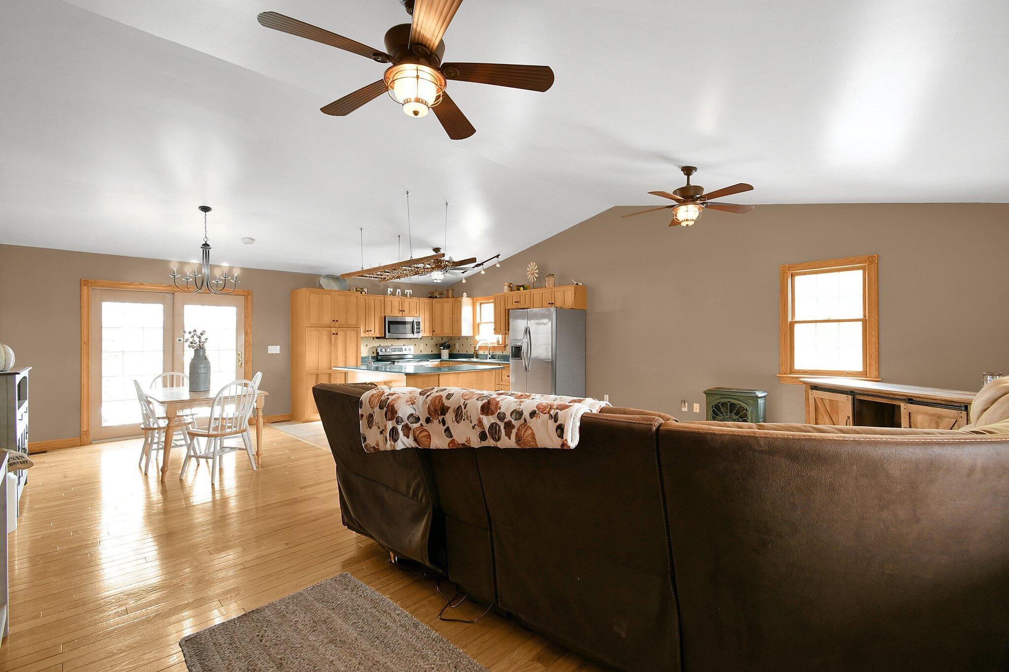 514 Roe Lane Kingston, OH 45644 - Photo 5 of 44 85639659-957A-4A33-B1AB-DD6A5BEC7C0E