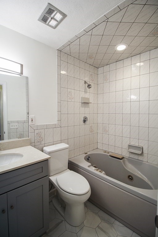 272 Albion Street, Unit 23 Wakefield, MA 01880 - Photo 19 of 33 a bathroom with a toilet a sink and bathtub