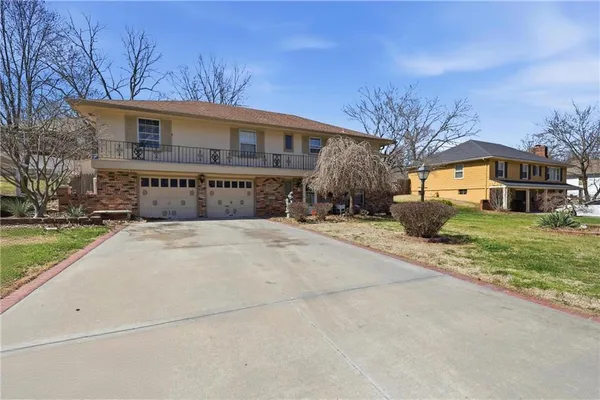 $260,000 | 3520 Shady Bend Drive, Independence, MO 64052