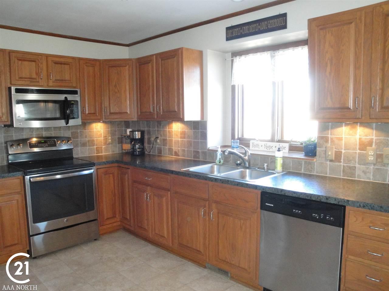 7079 General Squier Road Almont, MI 48003 - Photo 2 of 26 31374328-1.JPG