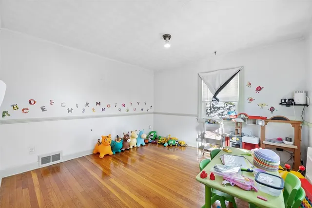 $374,900 | 10 Ellsmere Street, Worcester, MA 01604