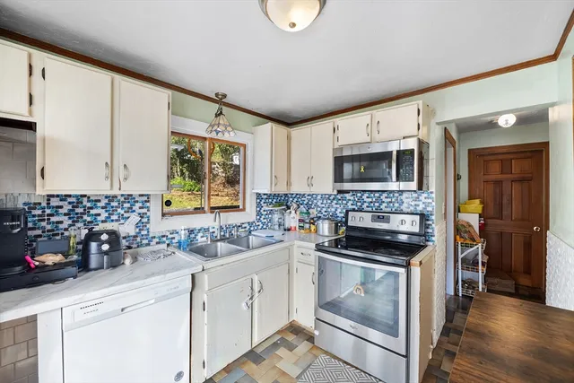 $374,900 | 10 Ellsmere Street, Worcester, MA 01604