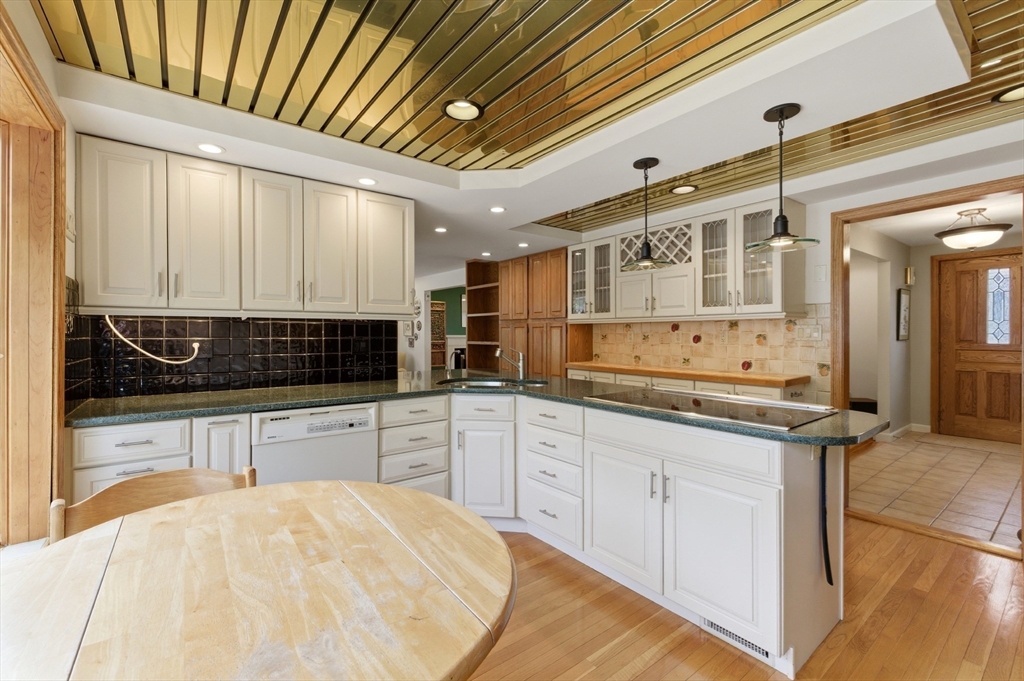 34 Spring Street Lexington, MA 02421 - Photo 4 of 33