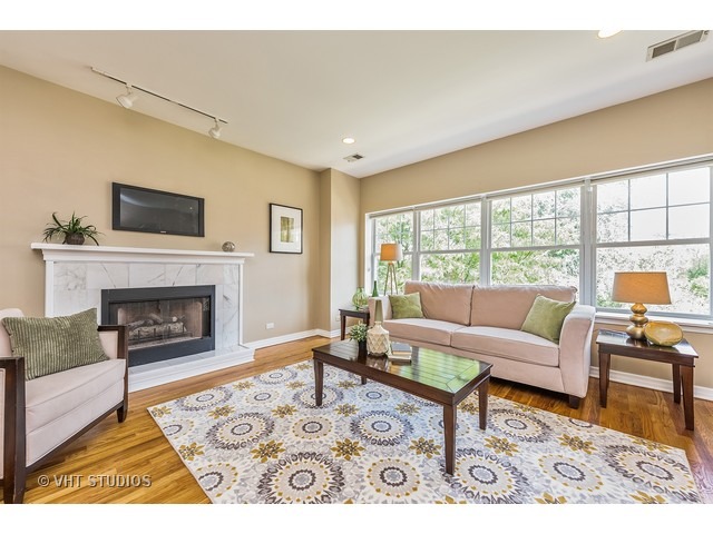 1524 North Leavitt Street, Unit 3 Chicago, IL 60622 - Photo 2 of 12