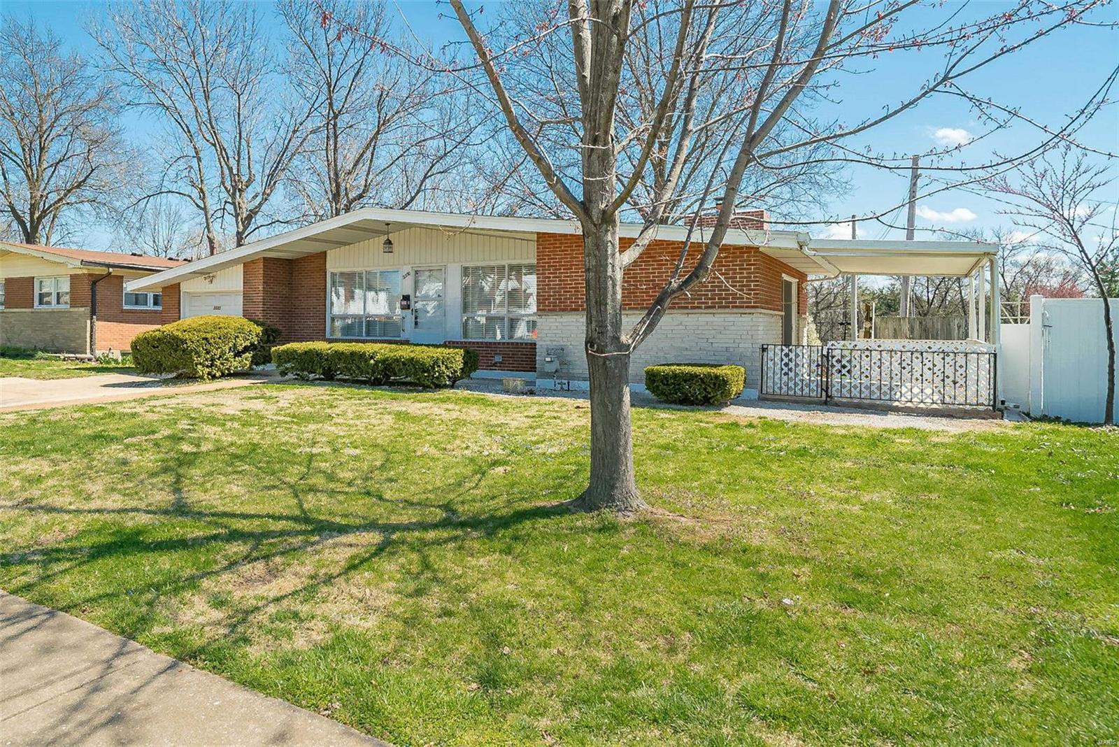 2330 Brown Road St. Louis, MO 63114 - Photo 4 of 51 Gallery Image 4