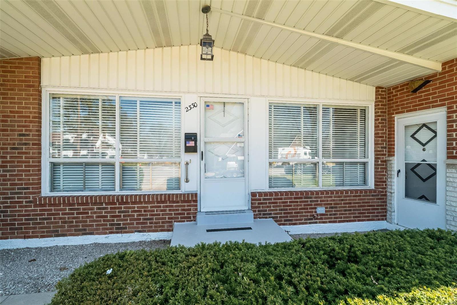 2330 Brown Road St. Louis, MO 63114 - Photo 5 of 51 Gallery Image 5
