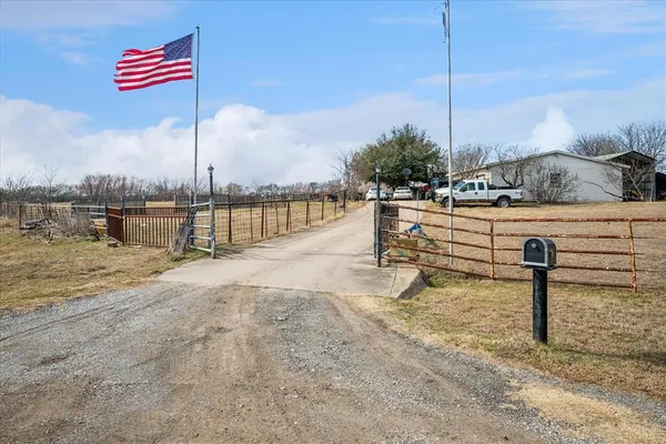 $824,999 | 5594 Creekview Drive, Nevada, TX 75173