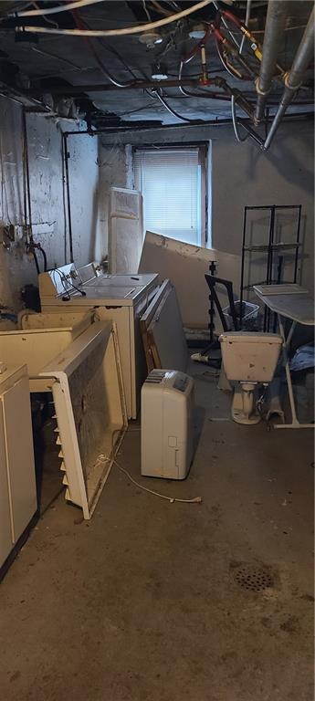 206 Brighton Road Pittsburgh, PA 15202 - Photo 18 of 20 a utility room with dryer and washer