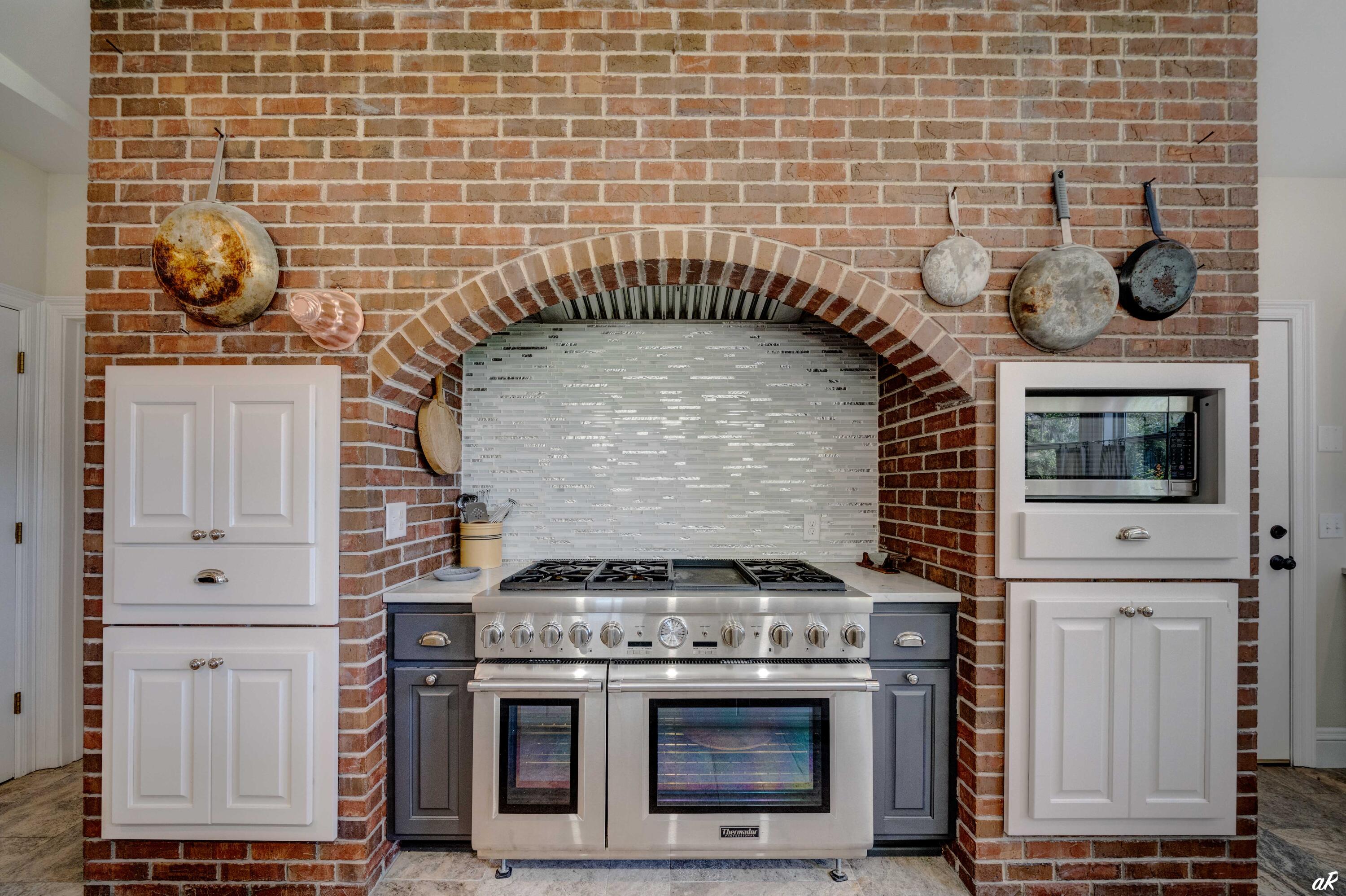 2513 Highway 79 Vernon, FL 32462 - Photo 17 of 85 a stove top oven sitting inside of a kitchen