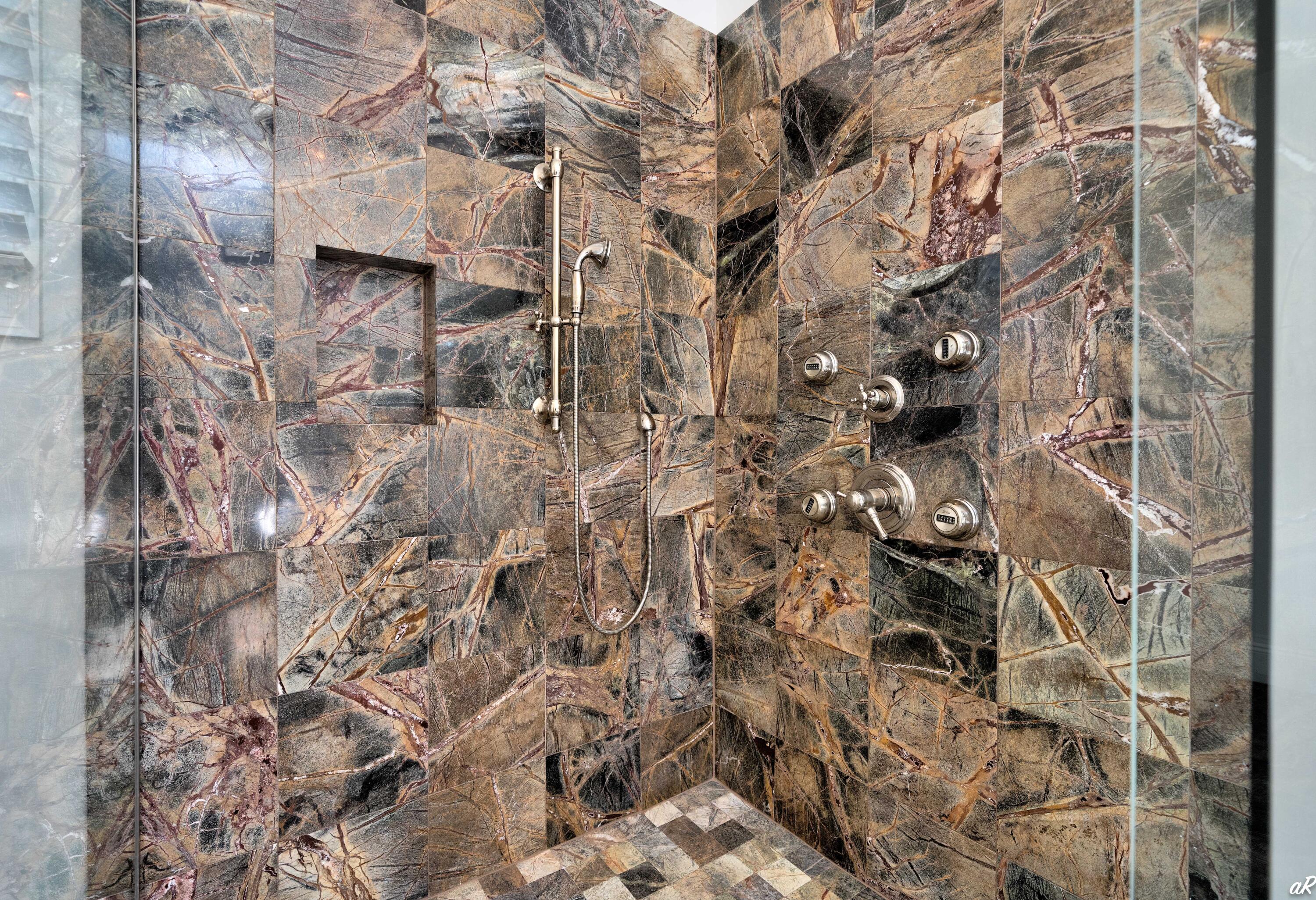 2513 Highway 79 Vernon, FL 32462 - Photo 32 of 85 30 Main Bathroom-4