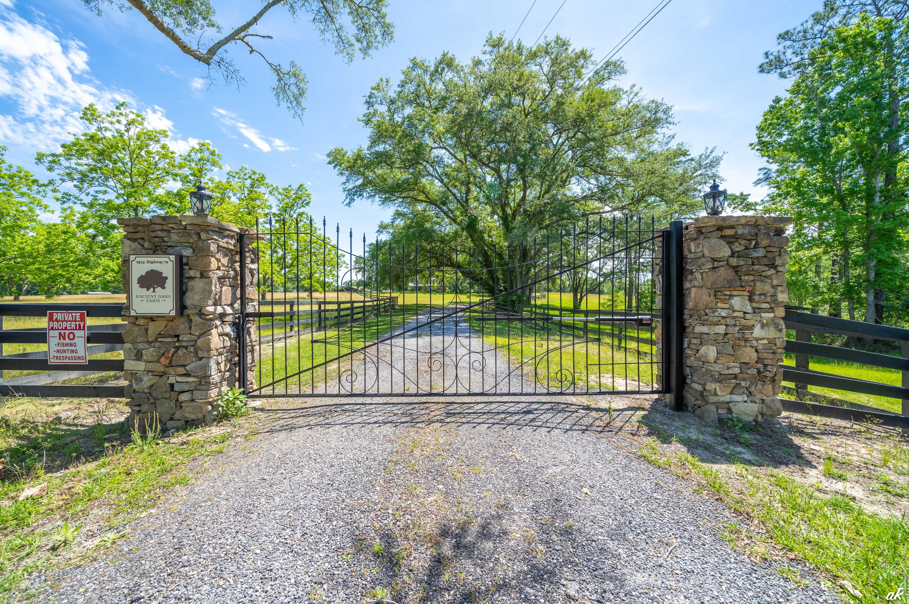 2513 Highway 79 Vernon, FL 32462 - Photo 4 of 85 a view of a park with a large trees