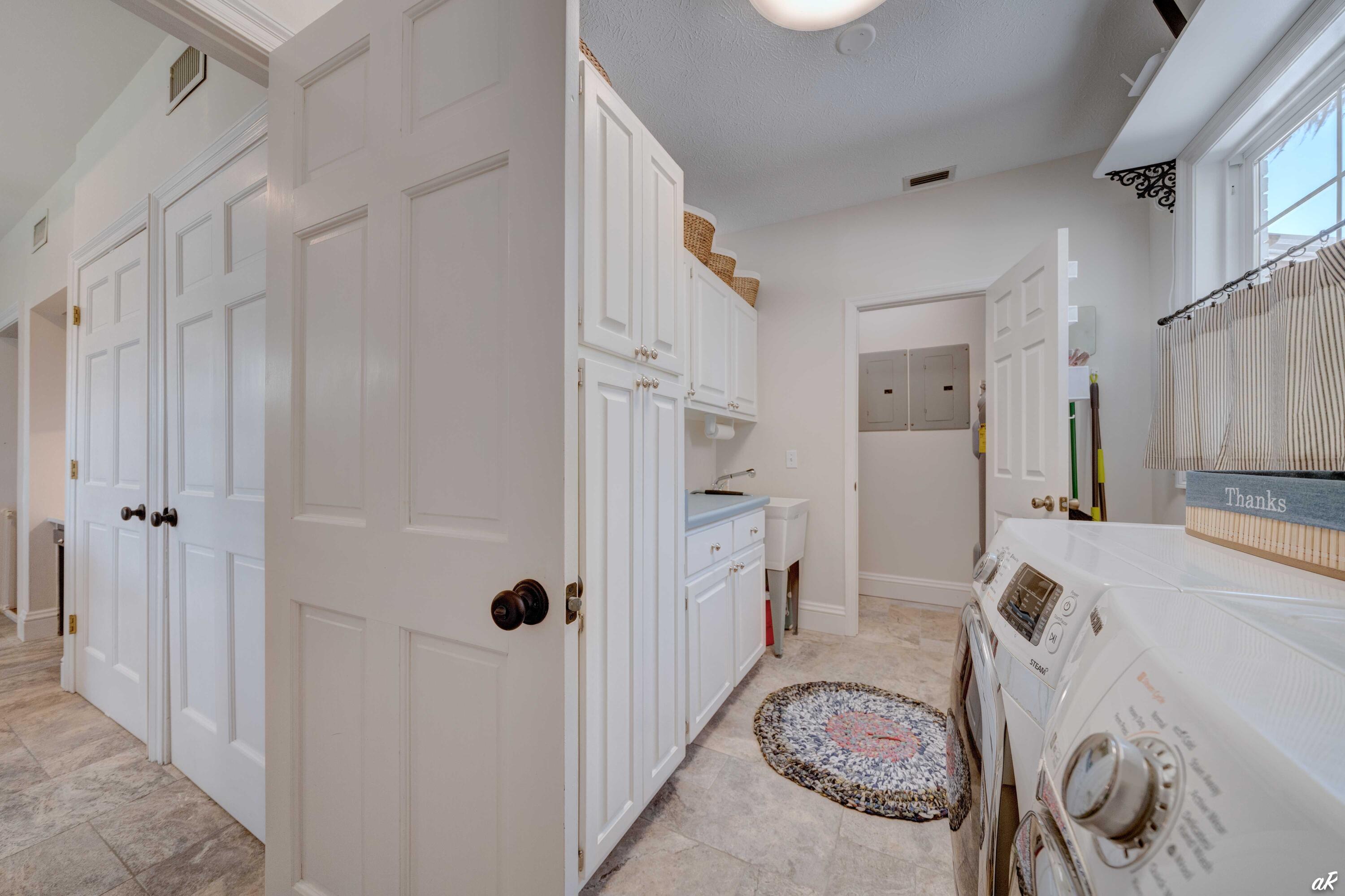 2513 Highway 79 Vernon, FL 32462 - Photo 44 of 85 a living room with furniture a refrigerator and a table