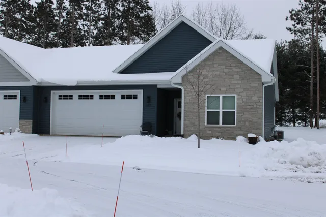 $550,000 | N852 Golf, Unit 5, Prairie du Sac, WI 53578