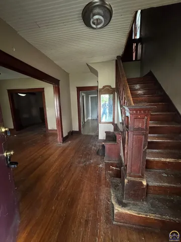 $230,000 | 435 Southwest Western Avenue, Topeka, KS 66606