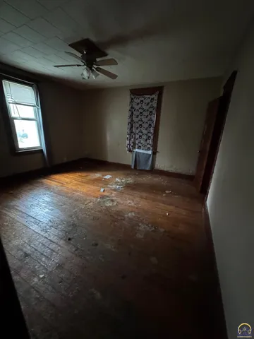 $230,000 | 435 Southwest Western Avenue, Topeka, KS 66606