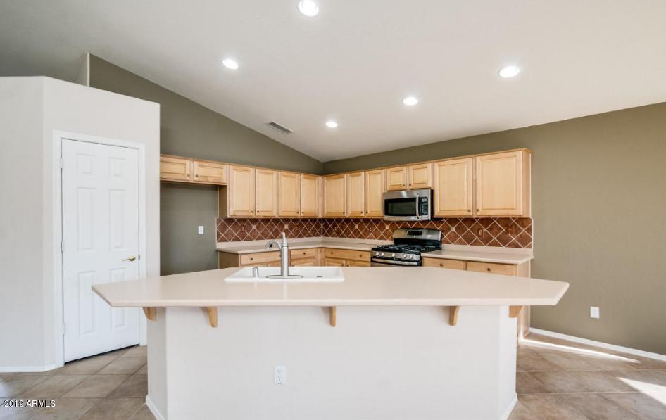 17501 West Wandering Creek Road Goodyear, AZ 85338 - Photo 4 of 8 17501 Kitchen