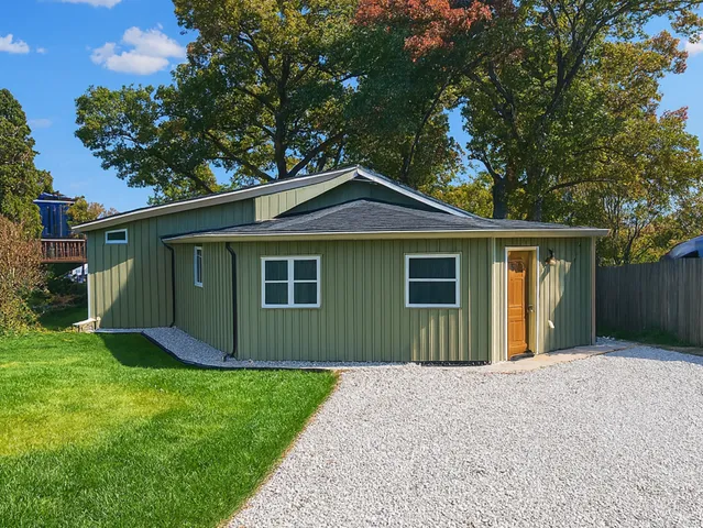 $250,000 | 806 Peter Street, McHenry, IL 60051