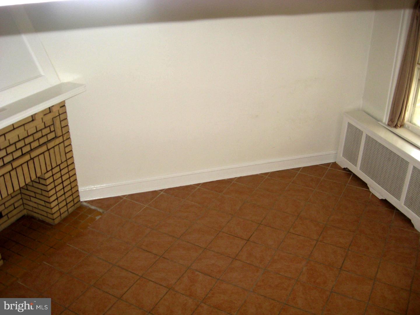 246 Avon Road Upper Darby, PA 19082 - Photo 4 of 22