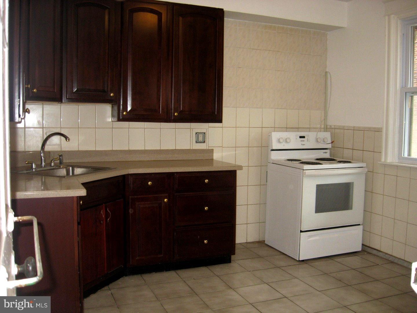 246 Avon Road Upper Darby, PA 19082 - Photo 8 of 22