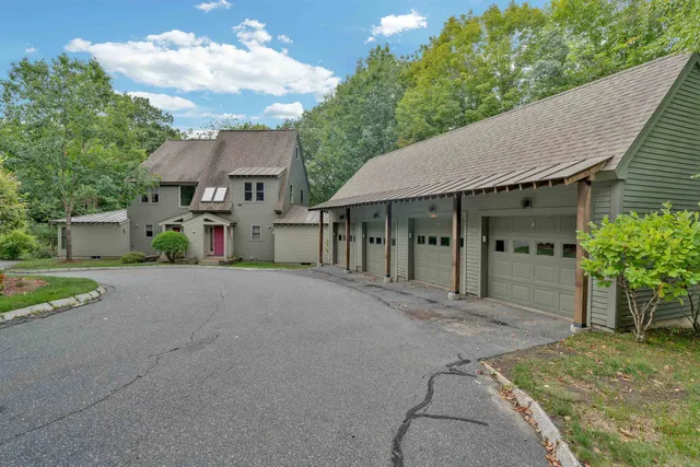 $729,000 | 215 Granite Way, Unit 8B, Hartford, VT 05059