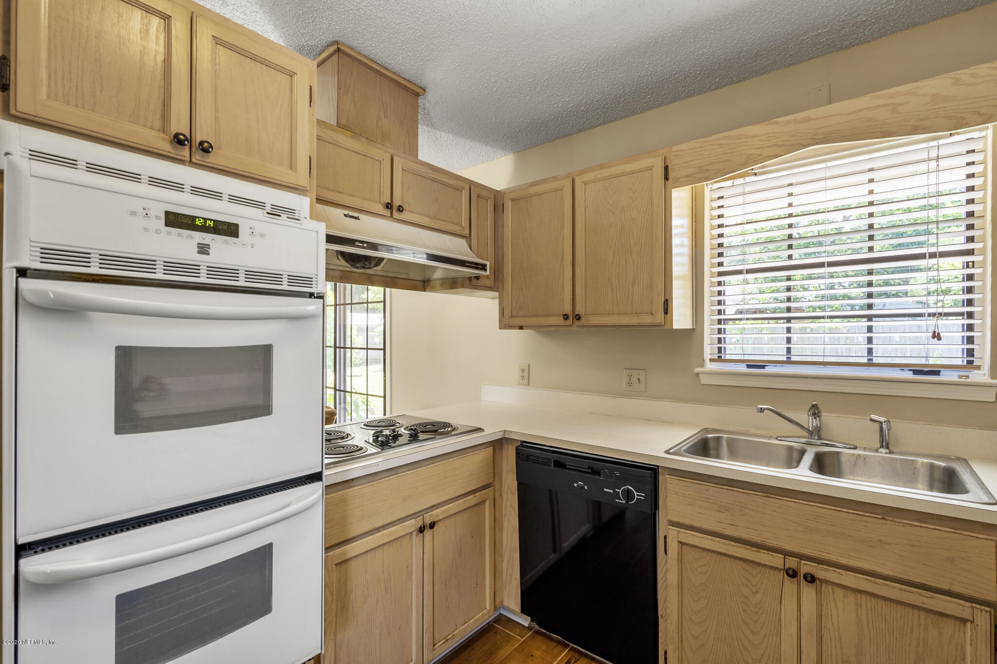 4704 Pinewood Road Jacksonville, FL 32210 - Photo 5 of 19 Kitchen
