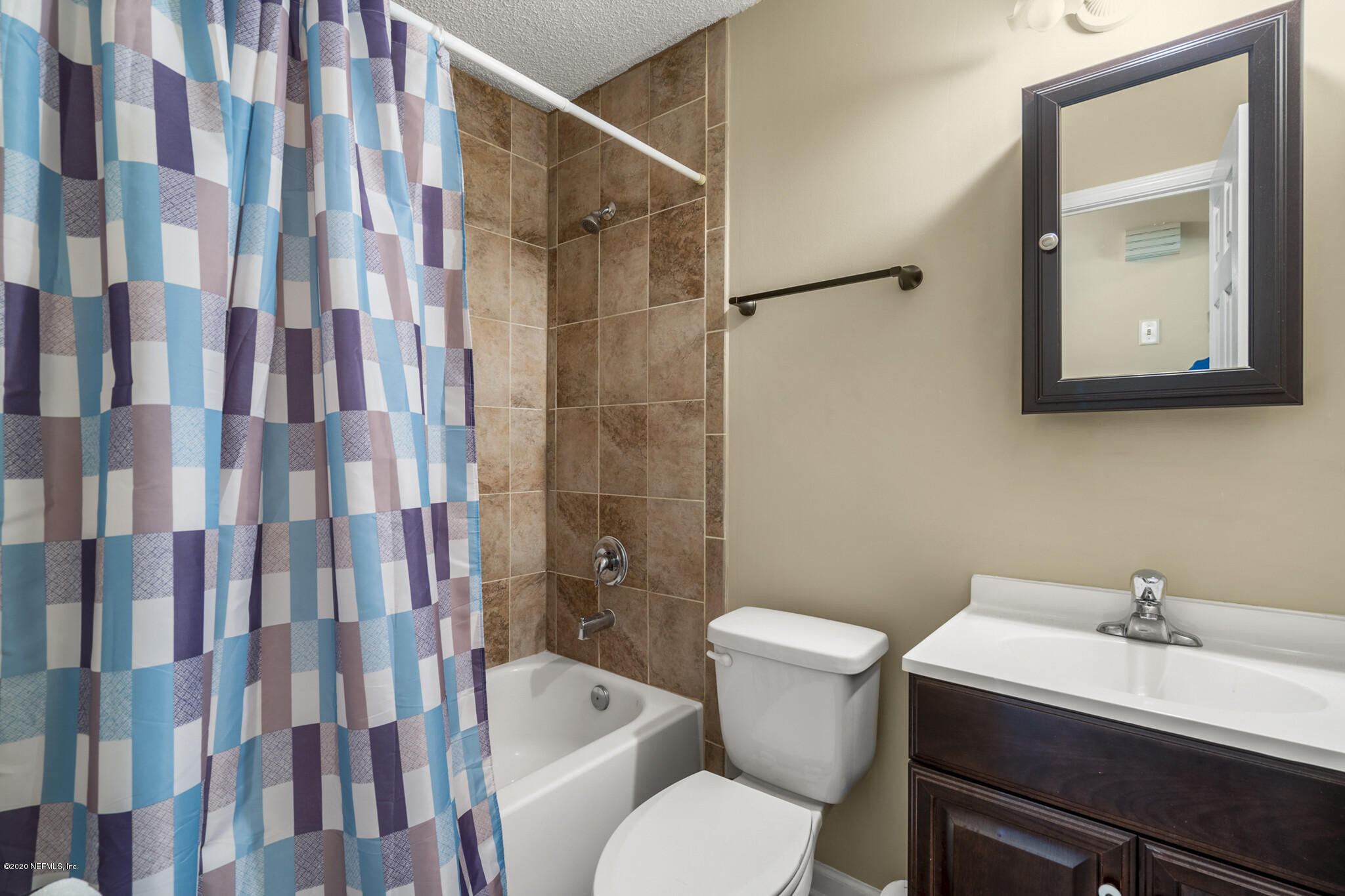 4704 Pinewood Road Jacksonville, FL 32210 - Photo 10 of 19 Guest bath