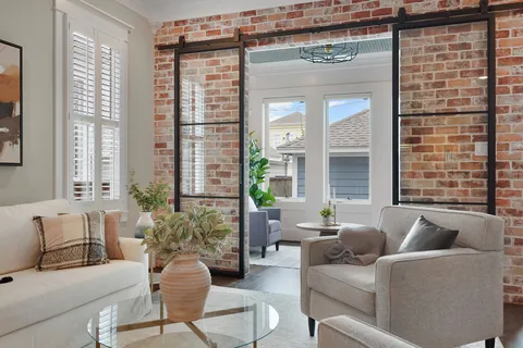$1,070,000 | 537 West 22nd Street, Houston, TX 77008