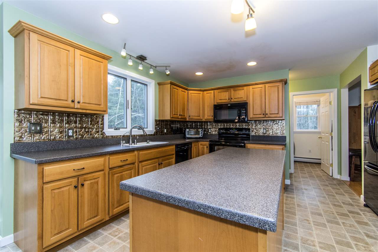 52 Fiddlehead Lane Rochester, NH 03867 - Photo 9 of 37