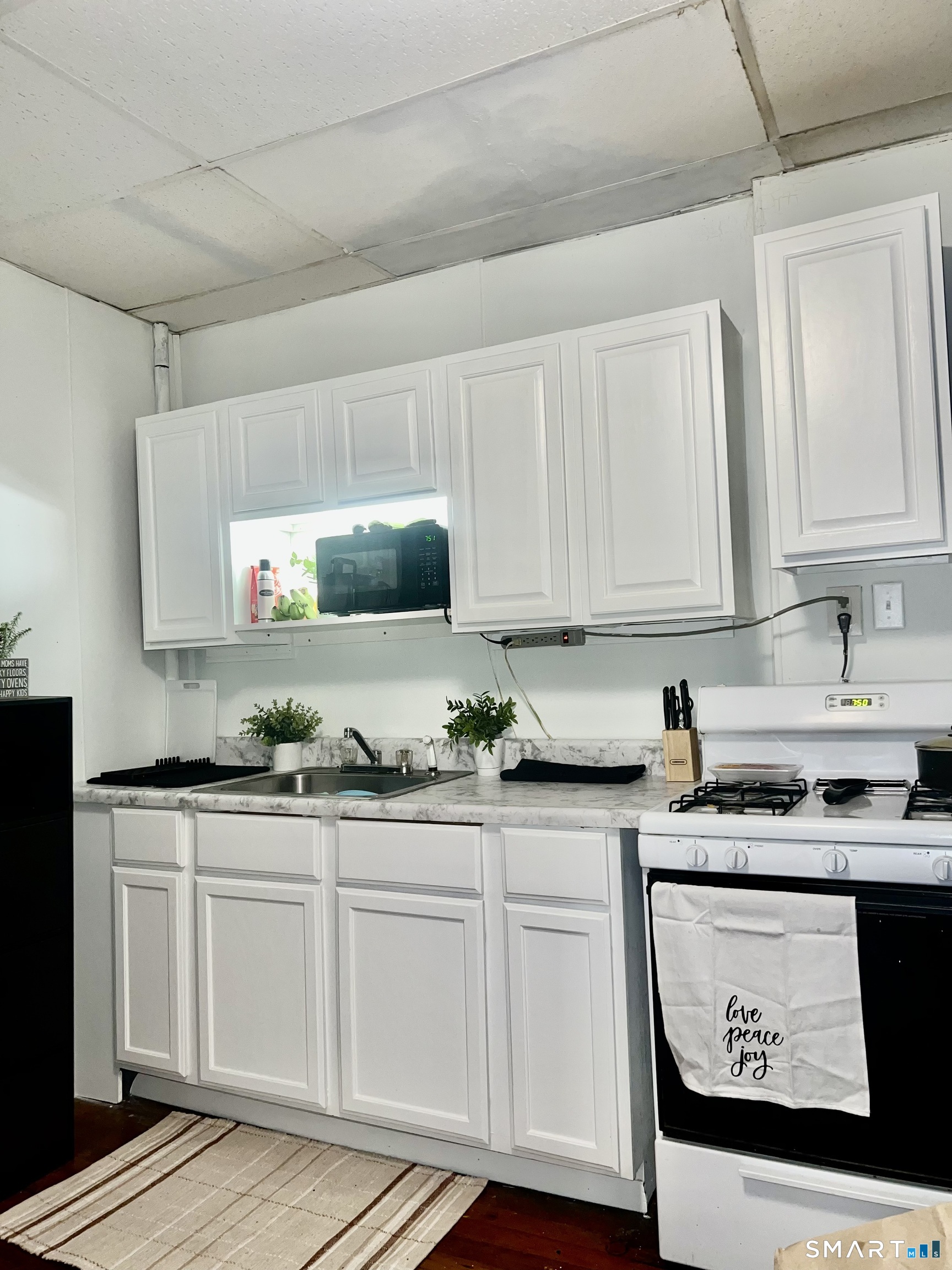 1368-1370 East Main Street Bridgeport, CT 06608 - Photo 14 of 38 Residential units have been updated with newer kitchens. Gas heat and cooking. Tenants pay all utilities. Residential income approx - $7,600/month