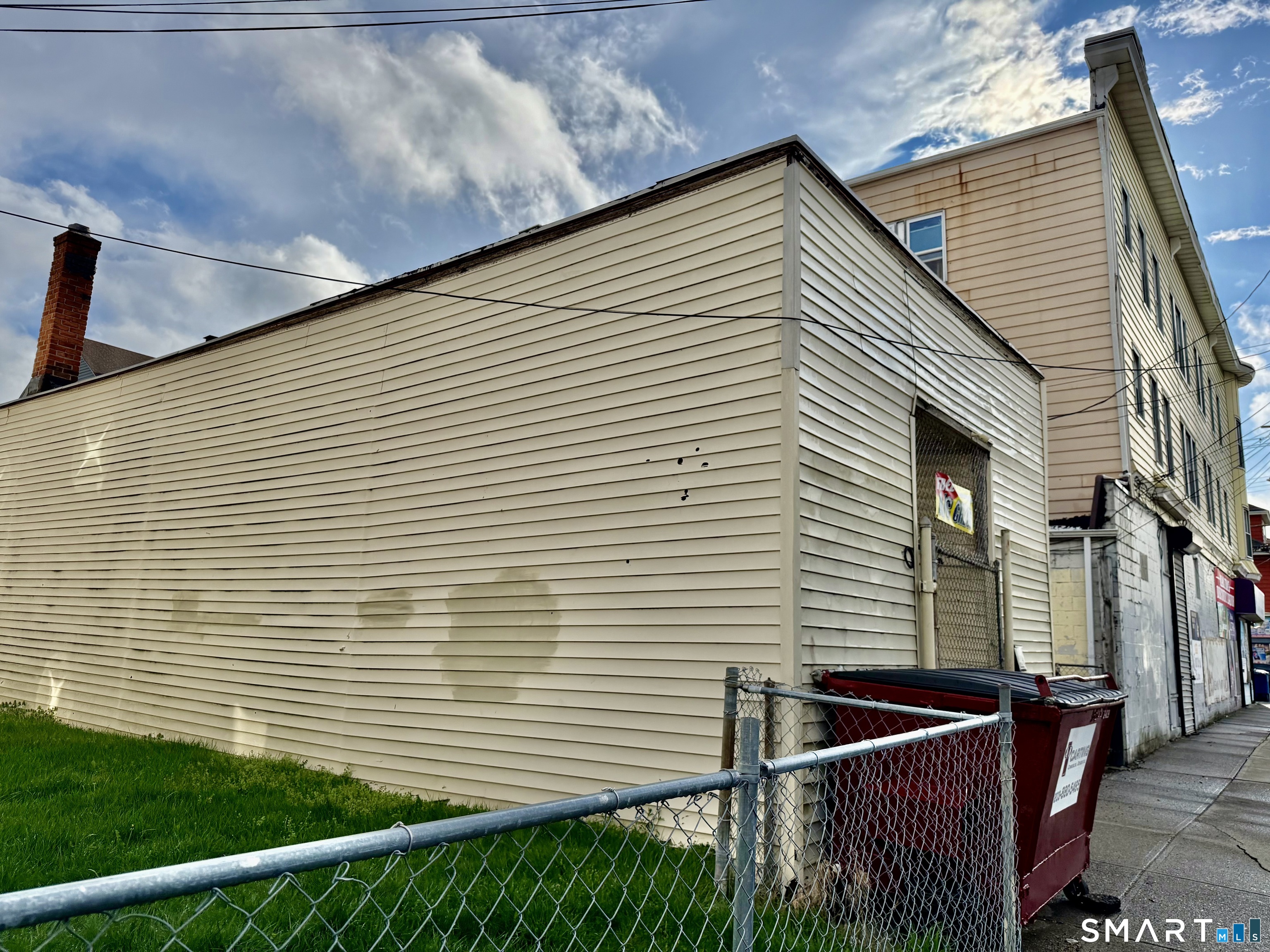 1368-1370 East Main Street Bridgeport, CT 06608 - Photo 2 of 38 The same tax card also includes 376 Berkshire Ave., a storage facility adjacent to 1368-1370 E. Main St. Rented $750/momth