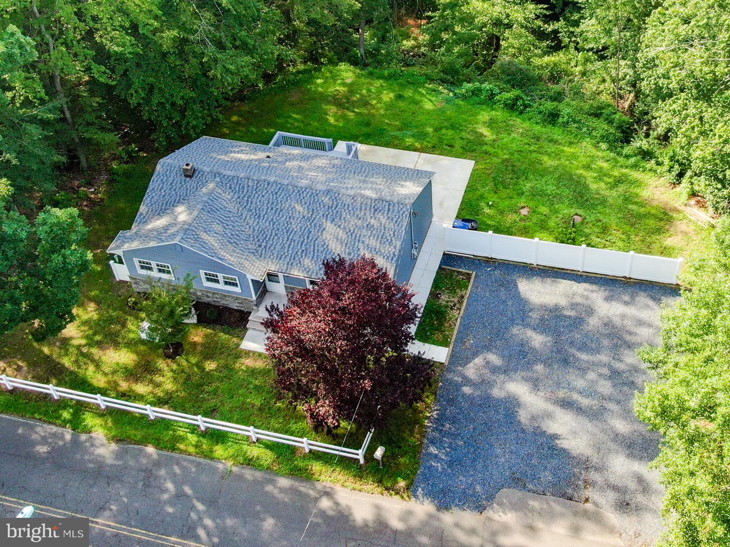 309 Ellisdale Road Chesterfield, NJ 08515 - Photo 3 of 31