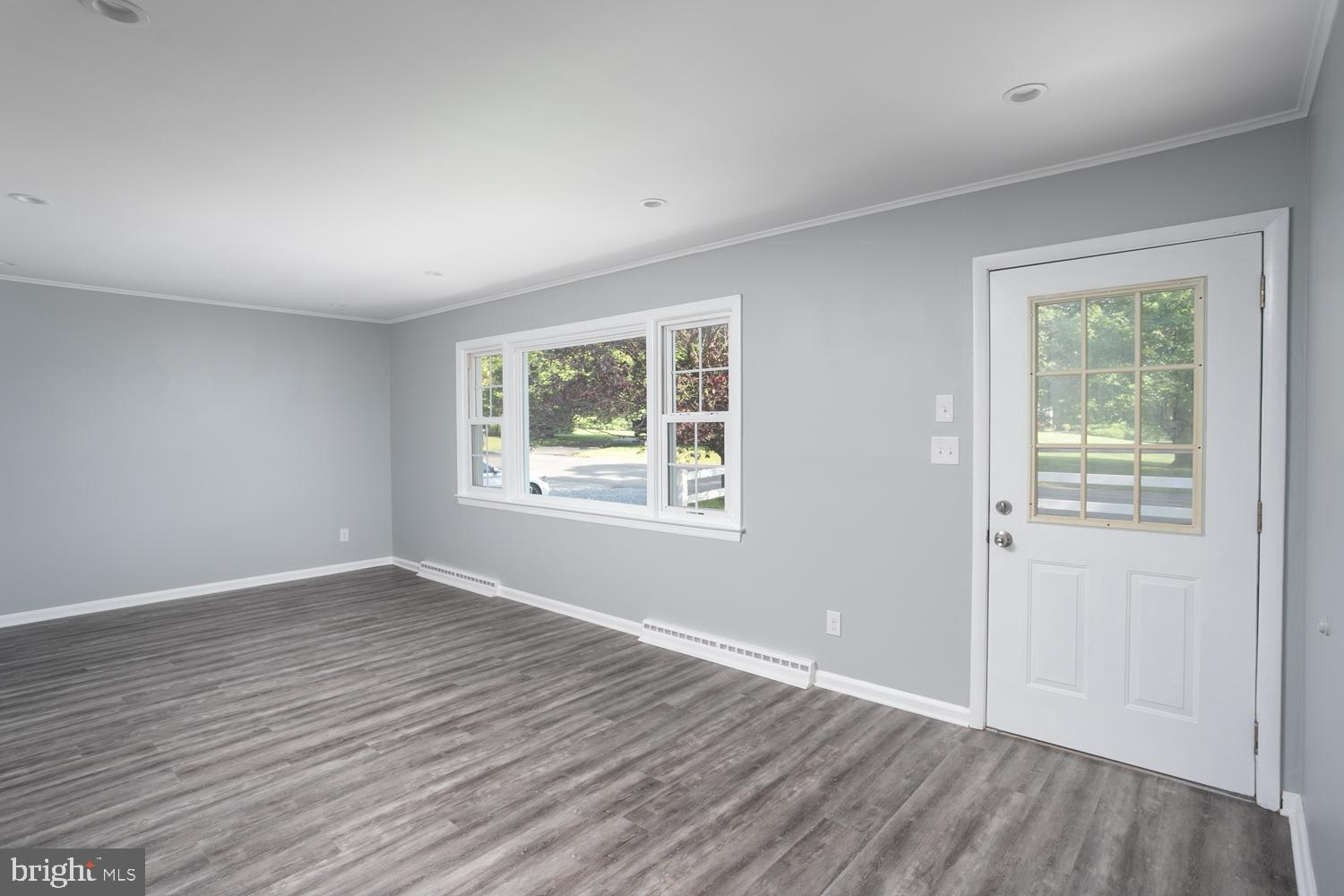 309 Ellisdale Road Chesterfield, NJ 08515 - Photo 7 of 31