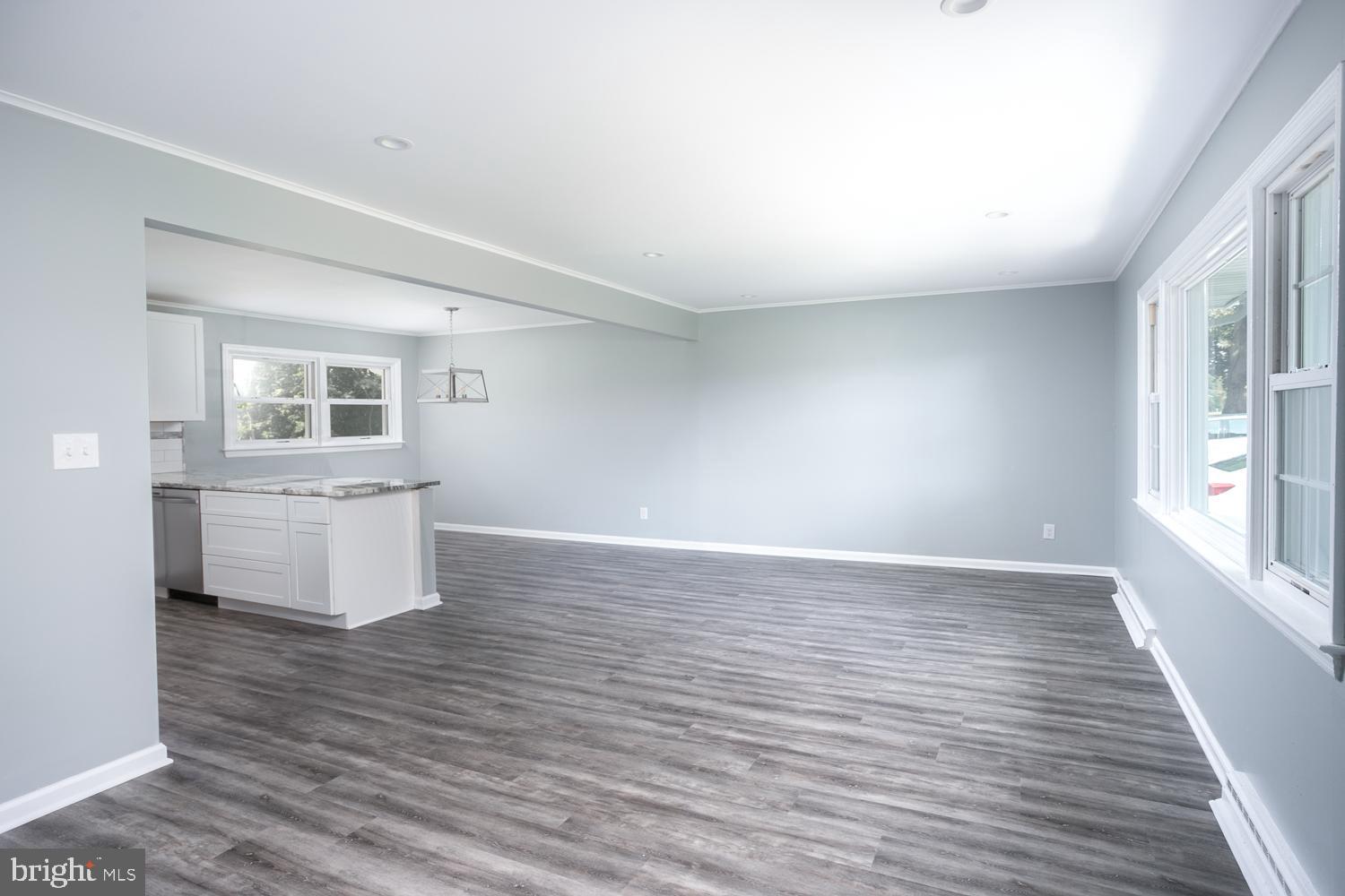 309 Ellisdale Road Chesterfield, NJ 08515 - Photo 8 of 31