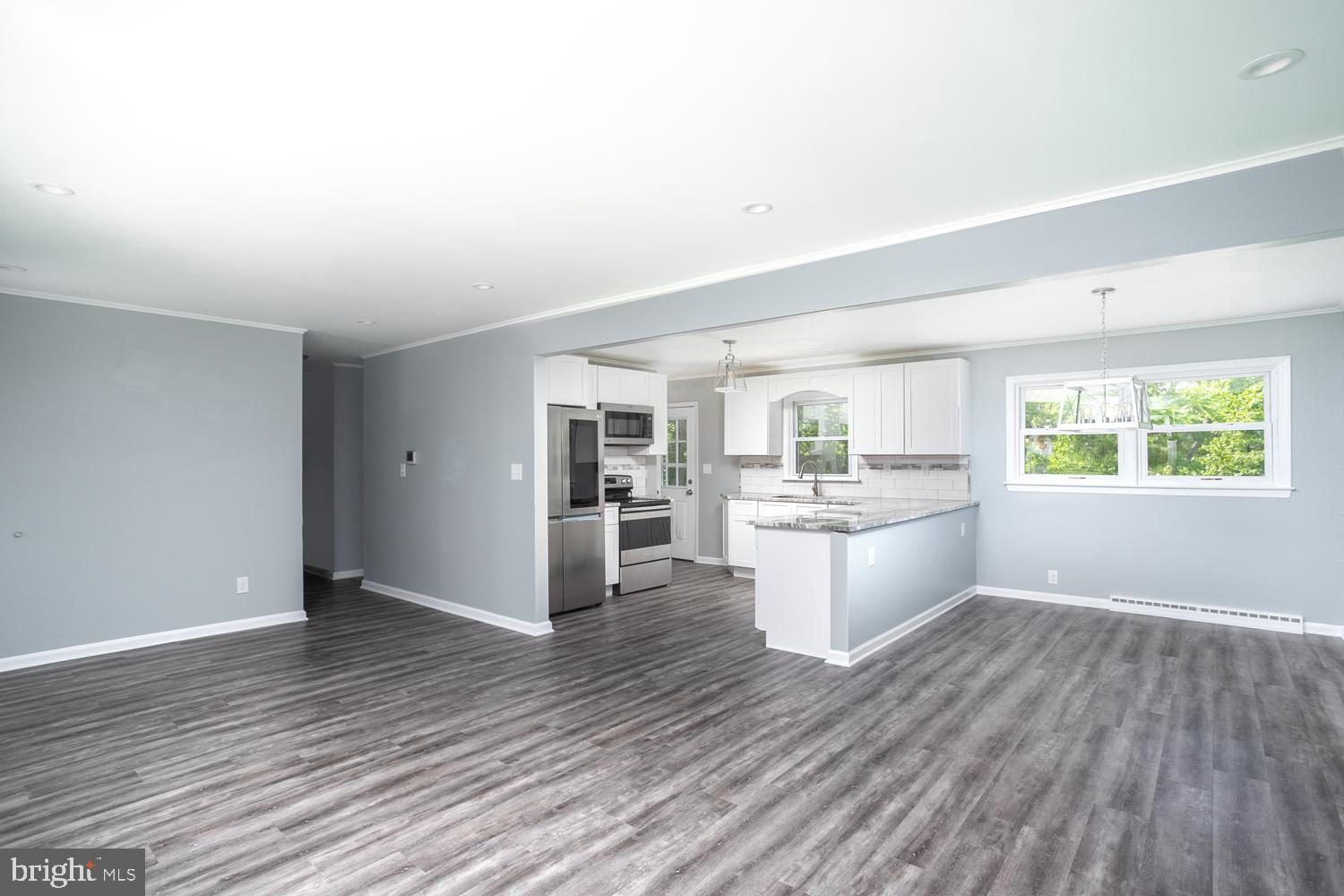 309 Ellisdale Road Chesterfield, NJ 08515 - Photo 9 of 31