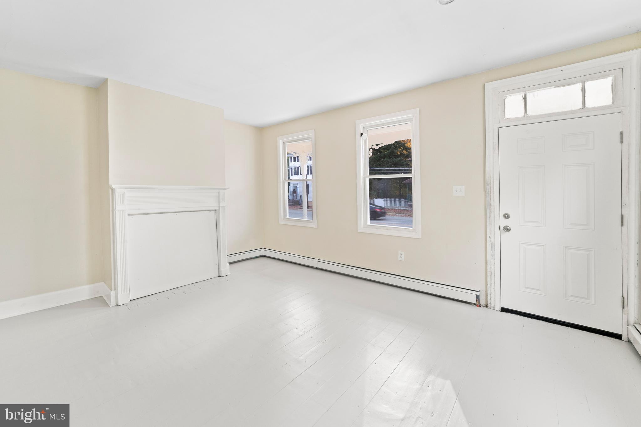 264 East Broadway Salem, NJ 08079 - Photo 7 of 51 an empty room with windows and closet