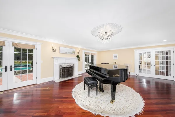 $4,388,000 | 568 Wellesley Street, Weston, MA 02493