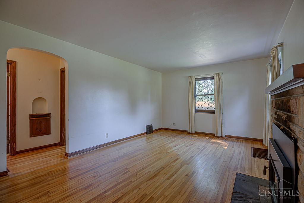 10547 Pottinger Road Cincinnati, OH 45251 - Photo 4 of 34 Gallery Image 4