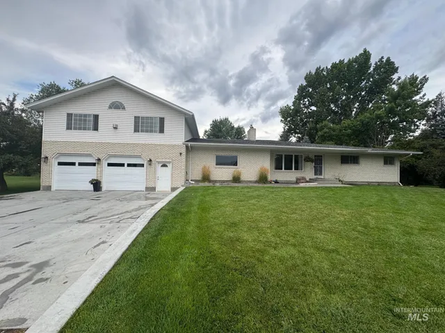 $625,000 | 806 North 650th Street East, Basalt, ID 83218