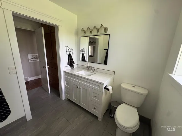 $625,000 | 806 North 650th Street East, Basalt, ID 83218