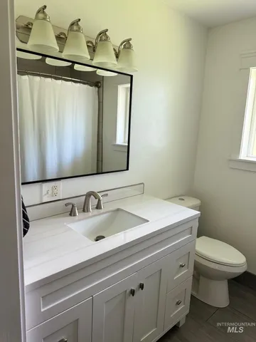 $625,000 | 806 North 650th Street East, Basalt, ID 83218