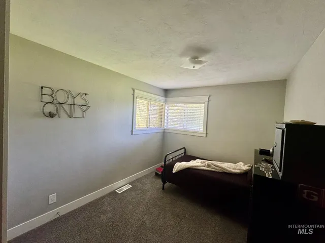 $625,000 | 806 North 650th Street East, Basalt, ID 83218