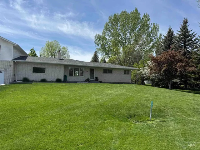 $625,000 | 806 North 650th Street East, Basalt, ID 83218
