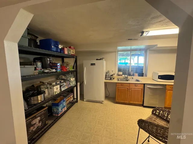 $625,000 | 806 North 650th Street East, Basalt, ID 83218