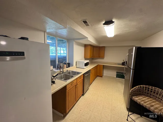 $625,000 | 806 North 650th Street East, Basalt, ID 83218