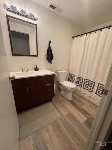 $625,000 | 806 North 650th Street East, Basalt, ID 83218