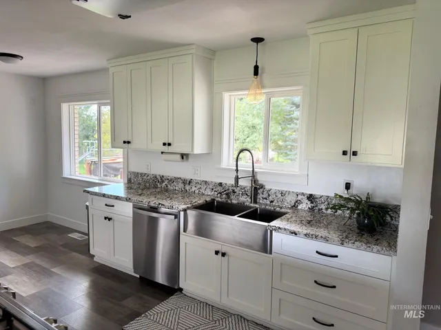 $625,000 | 806 North 650th Street East, Basalt, ID 83218